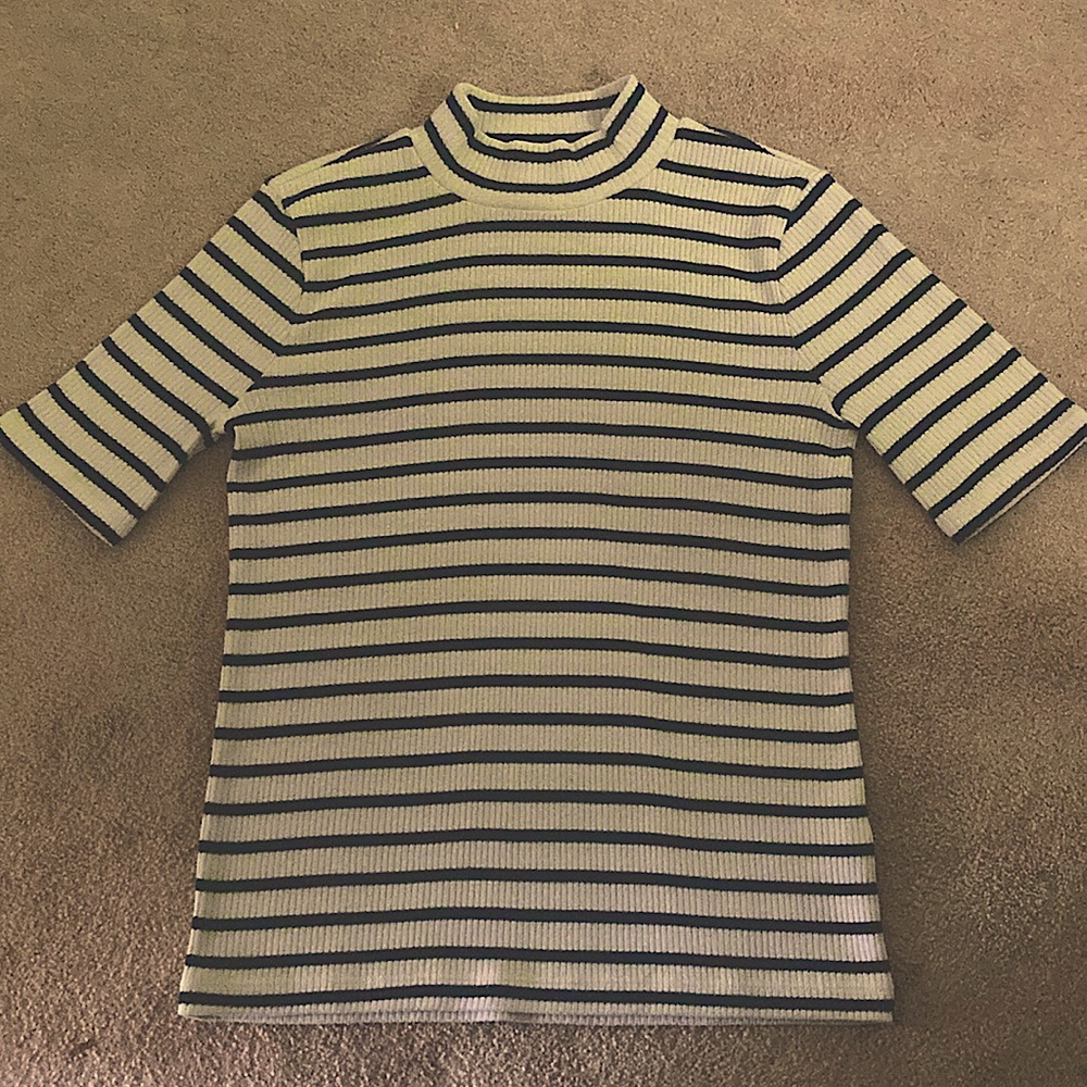 Black and White striped knit, short sleeve sweater